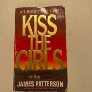 GUC James Patterson Kiss The Girls Soft Paper Back Book